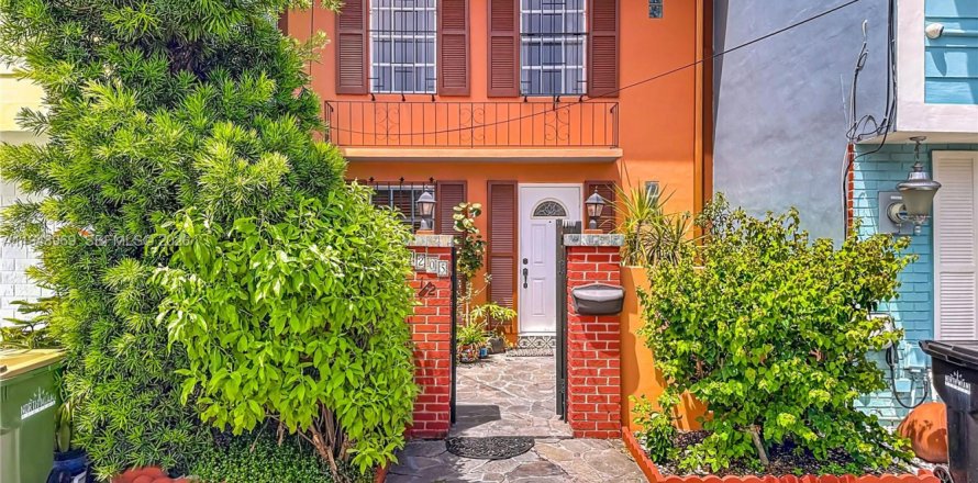 Touwnhouse à North Miami, Floride 2 chambres, 134.15 m2 № 2004724