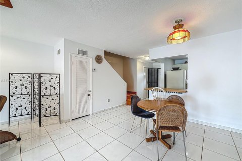 Touwnhouse à vendre à North Miami, Floride: 2 chambres, 134.15 m2 № 2004724 - photo 11