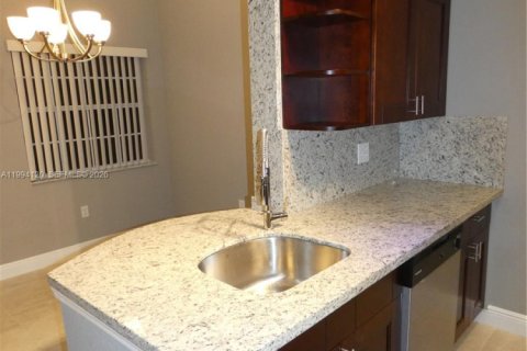 Снять в аренду кондоминиум в Окленд-Парк, Флорида 1 спальня, 79.9м2, № 2058352 - фото 3