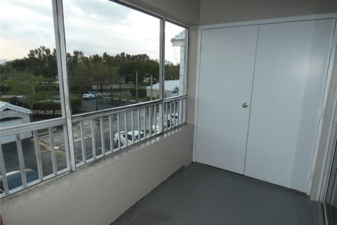 Снять в аренду кондоминиум в Окленд-Парк, Флорида 1 спальня, 79.9м2, № 2058352 - фото 9