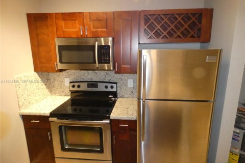 Снять в аренду кондоминиум в Окленд-Парк, Флорида 1 спальня, 79.9м2, № 2058352 - фото 5