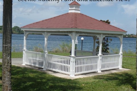 Снять в аренду кондоминиум в Окленд-Парк, Флорида 1 спальня, 79.9м2, № 2058352 - фото 20