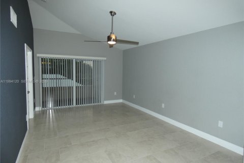 Снять в аренду кондоминиум в Окленд-Парк, Флорида 1 спальня, 79.9м2, № 2058352 - фото 6