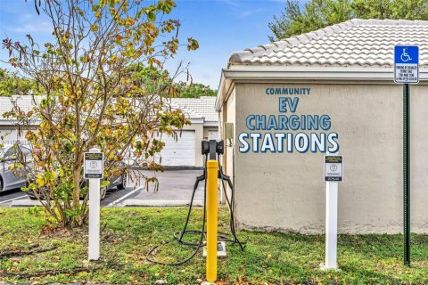 Снять в аренду кондоминиум в Окленд-Парк, Флорида 1 спальня, 79.9м2, № 2058352 - фото 21