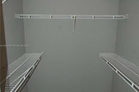 Снять в аренду кондоминиум в Окленд-Парк, Флорида 1 спальня, 79.9м2, № 2058352 - фото 11