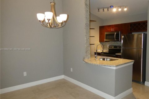 Кондоминиум с 1 спальней в Окленд-Парк, Флорида № 2058352