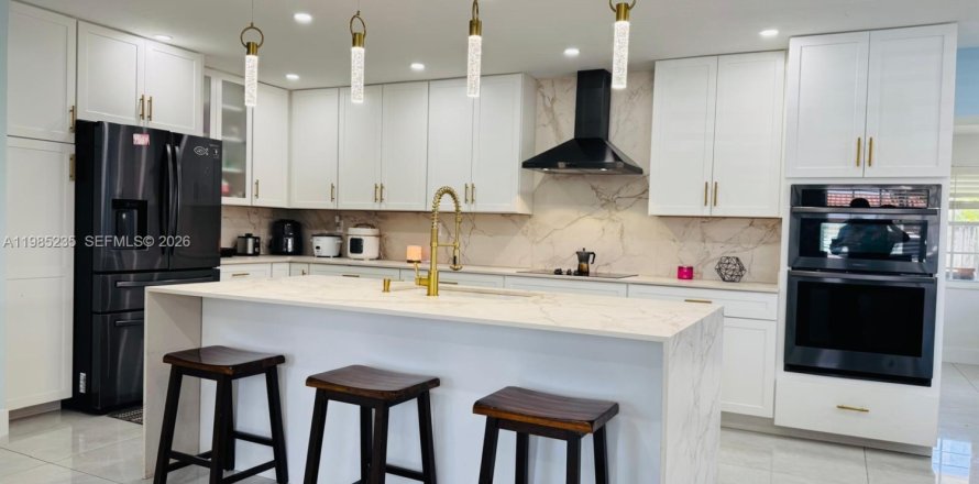 Дом в Майами, Флорида 3 спальни, 134.71м2 № 2050899