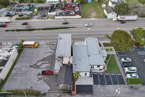Propiedad comercial en venta en West Park, Florida № 1867842 - foto 22