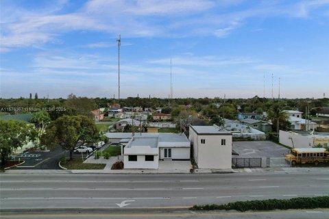 Propiedad comercial en venta en West Park, Florida № 1867842 - foto 19