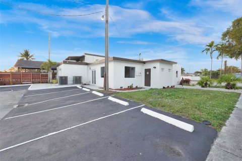 Propiedad comercial en venta en West Park, Florida № 1867842 - foto 5
