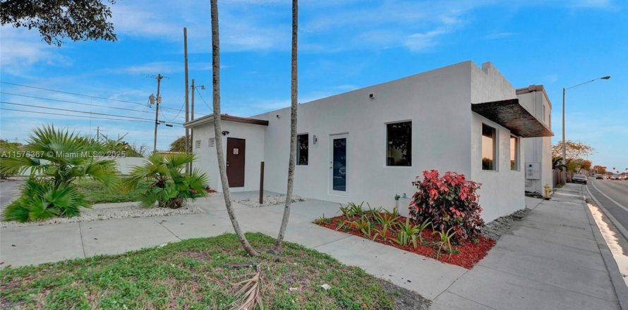 Propiedad comercial en West Park, Florida № 1867842