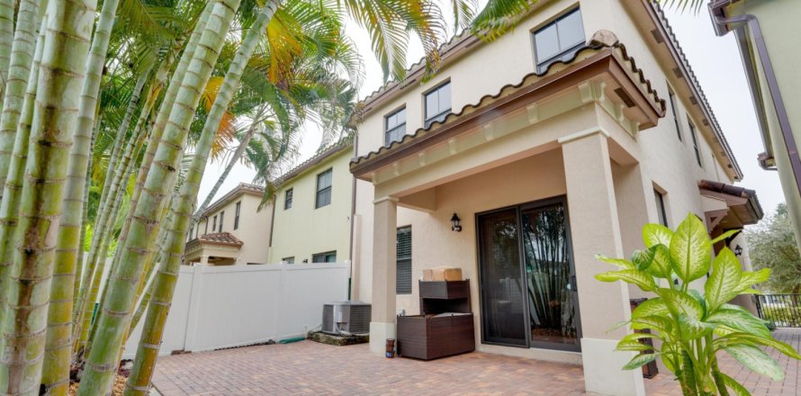 Casa en Tamarac, Florida 4 dormitorios, 178.19 m2 № 1102225