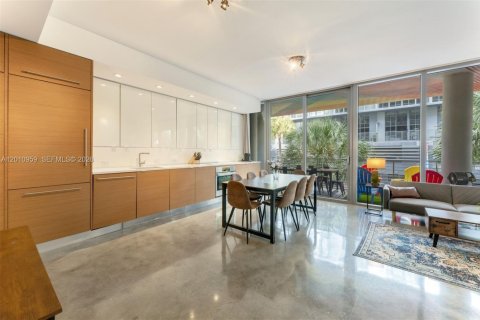 Condo in Miami, Florida, 1 bedroom № 2075090 - photo 2