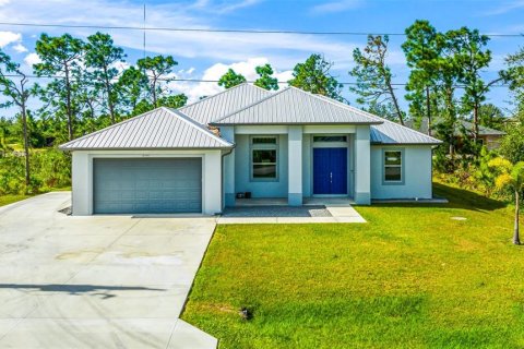 House in Port Charlotte, Florida 3 bedrooms, 172.15 sq.m. № 1266317 - photo 1