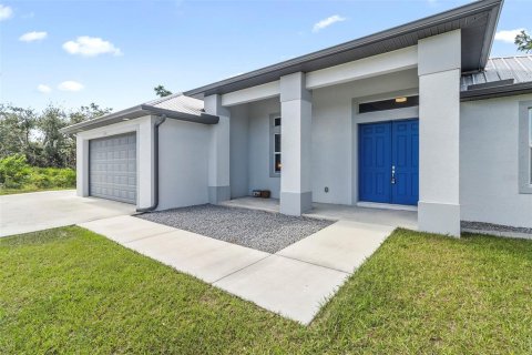 House in Port Charlotte, Florida 3 bedrooms, 172.15 sq.m. № 1266317 - photo 15