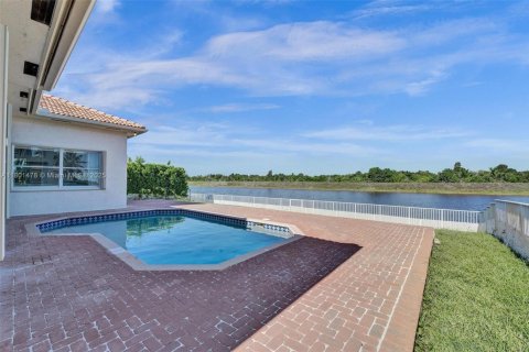 Casa en alquiler en Miramar, Florida, 4 dormitorios, 232.81 m2 № 1935554 - foto 23