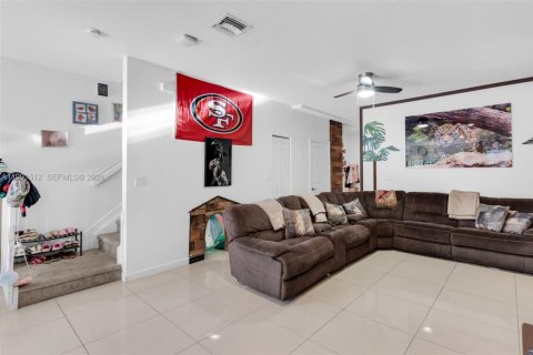 Townhouse in Homestead, Florida 3 bedrooms, 173.91 sq.m. № 2056392 - photo 14