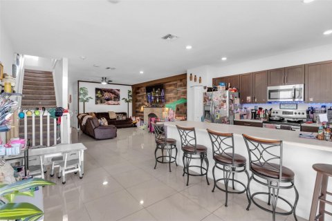 Townhouse in Homestead, Florida 3 bedrooms, 173.91 sq.m. № 2056392 - photo 11