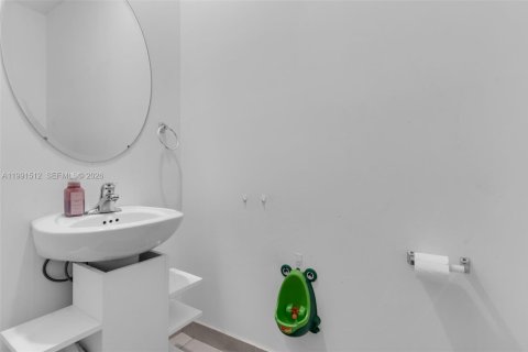 Townhouse in Homestead, Florida 3 bedrooms, 173.91 sq.m. № 2056392 - photo 25