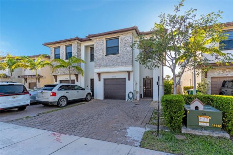 Townhouse in Homestead, Florida 3 bedrooms, 173.91 sq.m. № 2056392 - photo 3