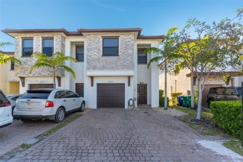 Townhouse in Homestead, Florida 3 bedrooms, 173.91 sq.m. № 2056392 - photo 2