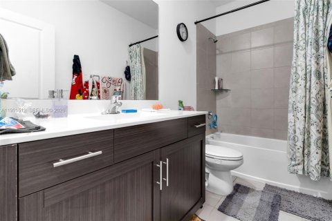 Townhouse in Homestead, Florida 3 bedrooms, 173.91 sq.m. № 2056392 - photo 19