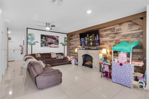 Townhouse in Homestead, Florida 3 bedrooms, 173.91 sq.m. № 2056392 - photo 12