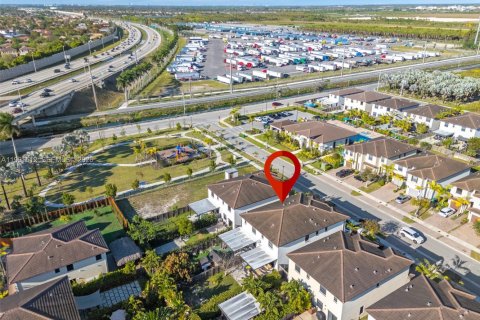 Townhouse in Homestead, Florida 3 bedrooms, 173.91 sq.m. № 2056392 - photo 6