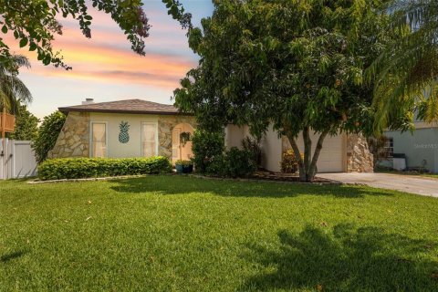 Casa en venta en Hudson, Florida, 3 dormitorios, 122.63 m2 № 1900616 - foto 1