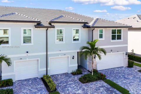 Townhouse in Lauderdale Lakes, Florida 3 bedrooms, 140.84 sq.m. № 2074566 - photo 5