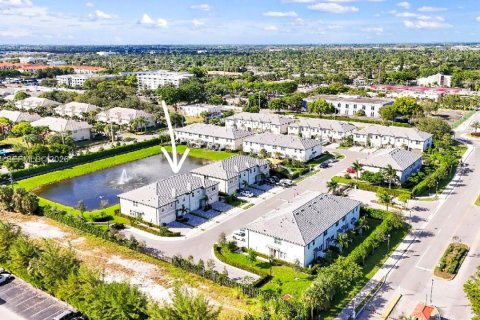 Townhouse in Lauderdale Lakes, Florida 3 bedrooms, 140.84 sq.m. № 2074566 - photo 2