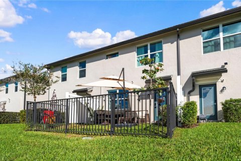 Townhouse in Lauderdale Lakes, Florida 3 bedrooms, 140.84 sq.m. № 2074566 - photo 30