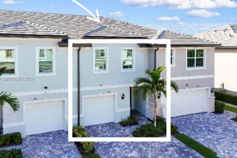 Townhouse in Lauderdale Lakes, Florida 3 bedrooms, 140.84 sq.m. № 2074566 - photo 3