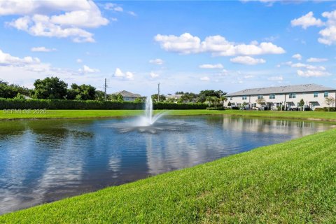 Townhouse in Lauderdale Lakes, Florida 3 bedrooms, 140.84 sq.m. № 2074566 - photo 29