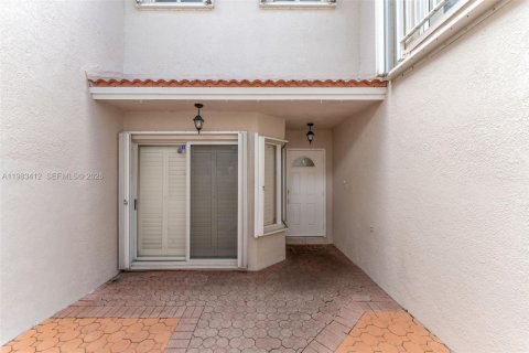 Купить таунхаус в Дорал, Флорида 3 спальни, 176.33м2, № 2051409 - фото 4