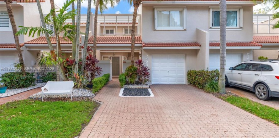 Таунхаус в Дорал, Флорида 3 спальни, 176.33м2 № 2051409