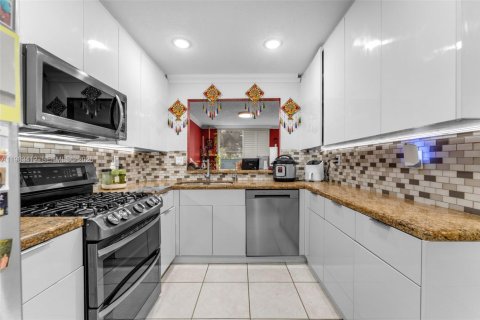 Купить таунхаус в Дорал, Флорида 3 спальни, 176.33м2, № 2051409 - фото 12