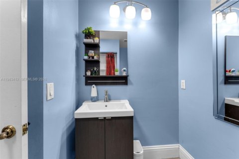 Купить таунхаус в Дорал, Флорида 3 спальни, 176.33м2, № 2051409 - фото 28