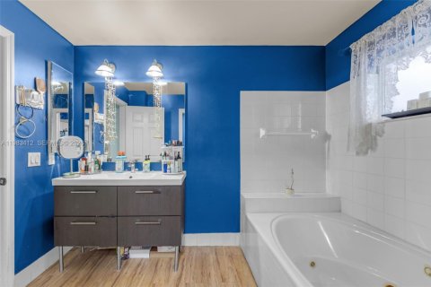 Купить таунхаус в Дорал, Флорида 3 спальни, 176.33м2, № 2051409 - фото 25