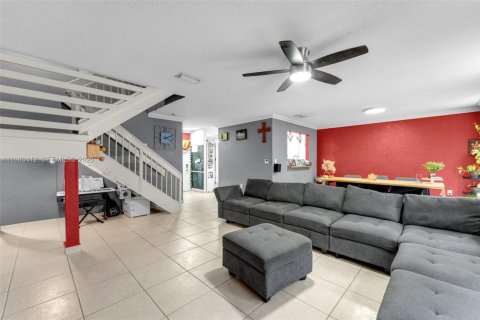 Купить таунхаус в Дорал, Флорида 3 спальни, 176.33м2, № 2051409 - фото 7