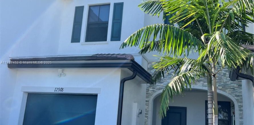 Adosado en Homestead, Florida 3 dormitorios, 123.65 m2 № 1860225