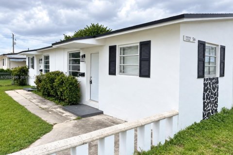 House in Sweetwater, Florida 2 bedrooms, 60.39 sq.m. № 2391929