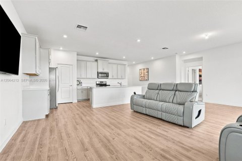 Villa ou maison à vendre à Port St. Lucie, Floride: 3 chambres, 153.94 m2 № 2282151 - photo 9