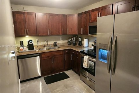Villa ou maison à louer à Oakland Park, Floride: 4 chambres, 123.75 m2 № 2402236 - photo 3