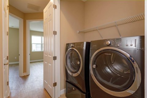 Townhouse in Lake Mary, Florida 4 bedrooms, 203.18 sq.m. № 1911589 - photo 14