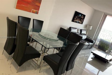 Copropriété à vendre à Hialeah, Floride: 2 chambres, 93.46 m2 № 1944169 - photo 2
