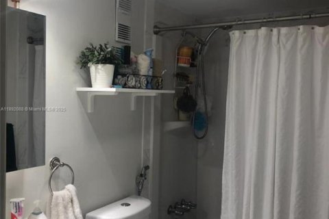 Copropriété à vendre à Hialeah, Floride: 2 chambres, 93.46 m2 № 1944169 - photo 11