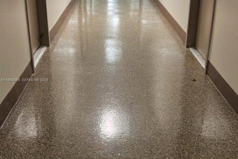 Condominio en venta en Hialeah, Florida, 2 dormitorios, 93.46 m2 № 1944169 - foto 18