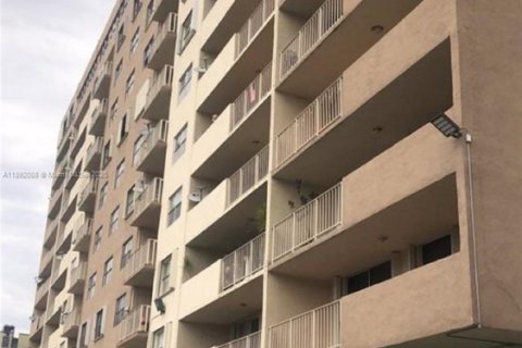 Copropriété à vendre à Hialeah, Floride: 2 chambres, 93.46 m2 № 1944169 - photo 16