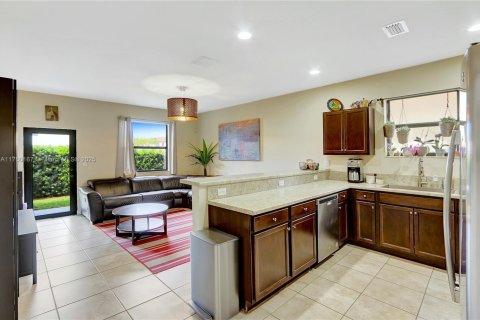 House in Homestead, Florida 4 bedrooms, 185.06 sq.m. № 1579909 - photo 6